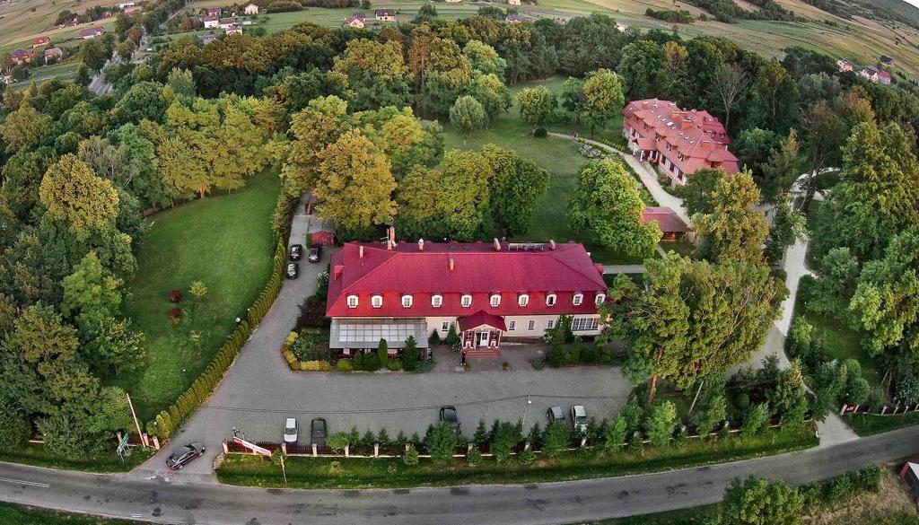 Dwor Ostoia Hotel Rymanow Exterior photo